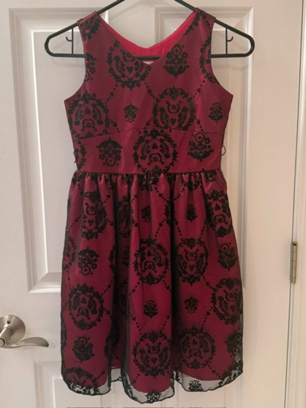 YOUTH GIRLS FASHION FORMAL DRESS (SZ. 8) WITH VELVET CAPELET (SZ. M)